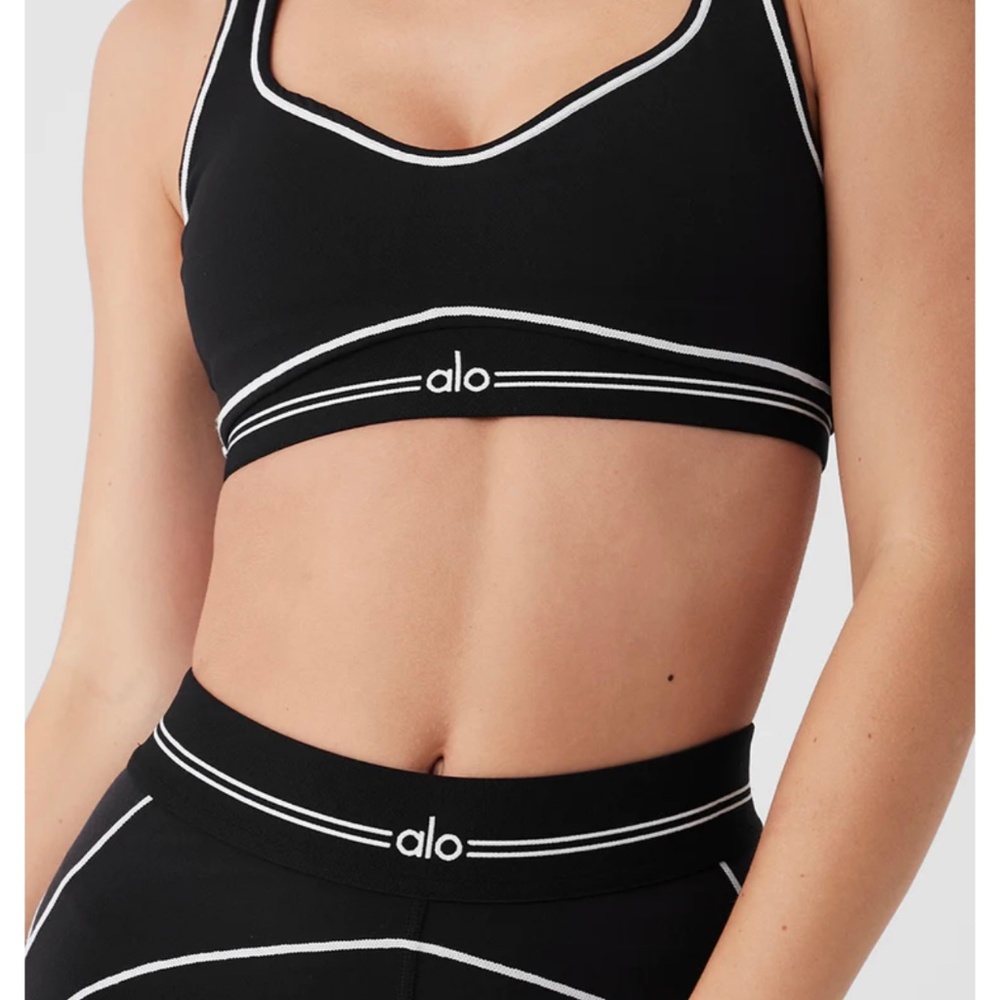 Alo yoga heartthrob top and bottom black/white